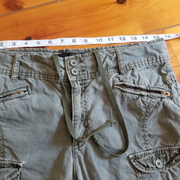 Fake and Fusion High Rise Capri Pants. Size 32M - Picture 6 of 11